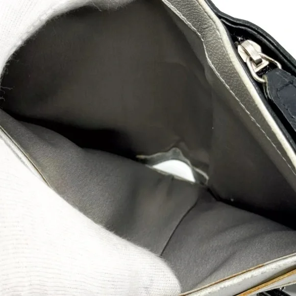 Chanel Camellia Compact Black Bi-fold wallet - Picture 9 of 11